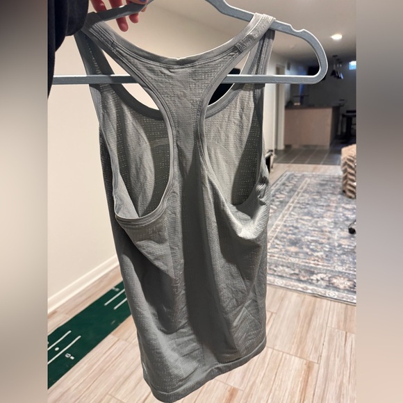 Lululemon Razorback Tank - Picture 2 of 3